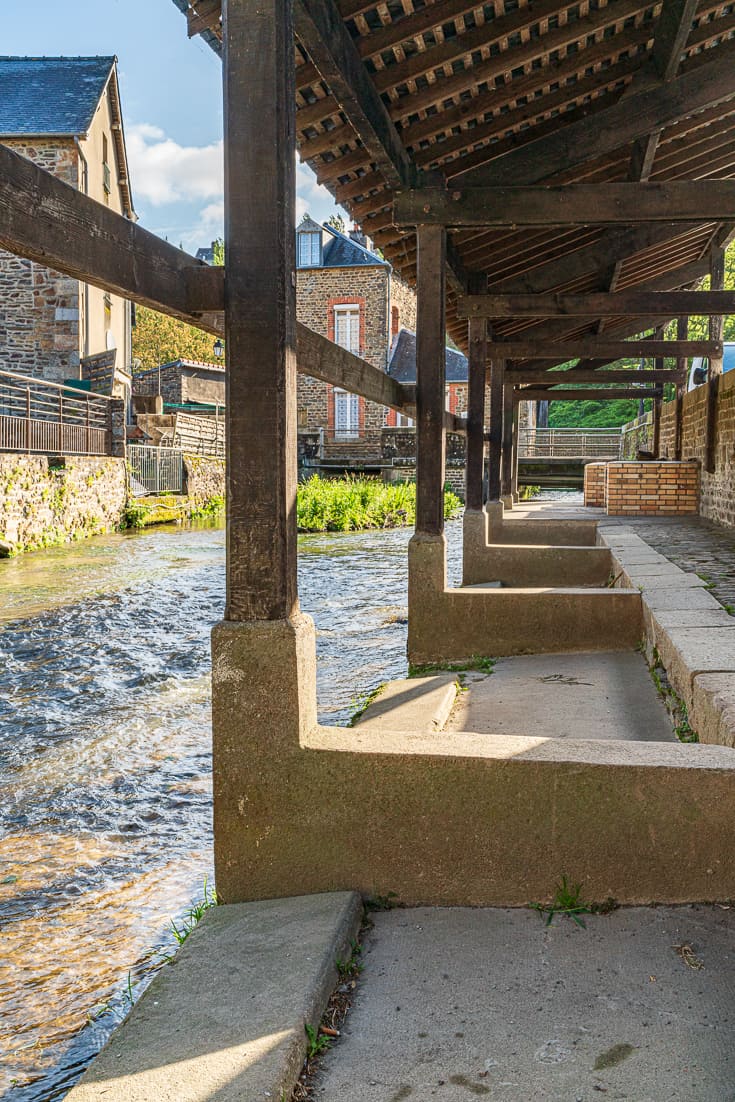 Along the Nancon River in the medieval quarter