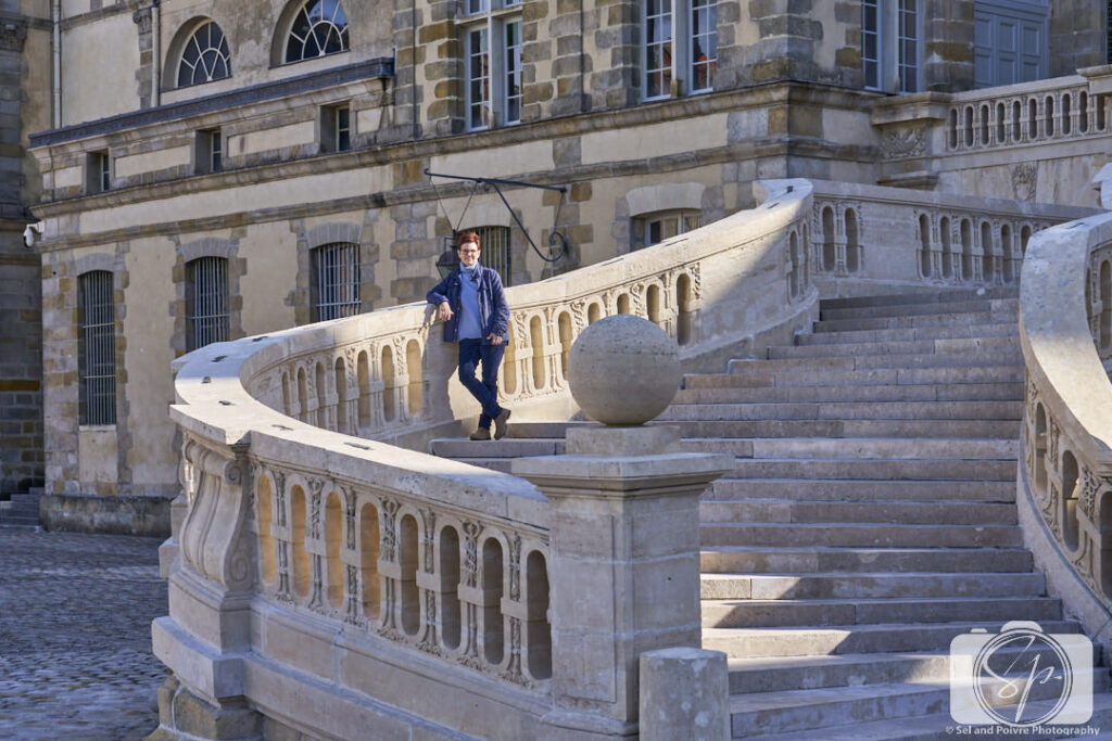 Andi in Chateau de Fontainebleau in Jambu Glasgow boot