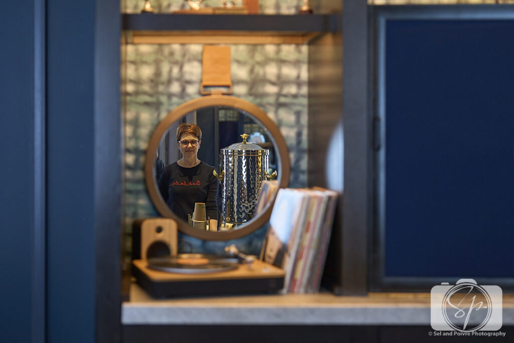 Andi in the Mirror of the living room in the Kimpton Cardinal hotel