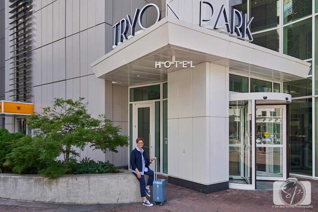 Andi outside the Kimpton Tryon Park Hotel with Level8 Freeloop Suitcase