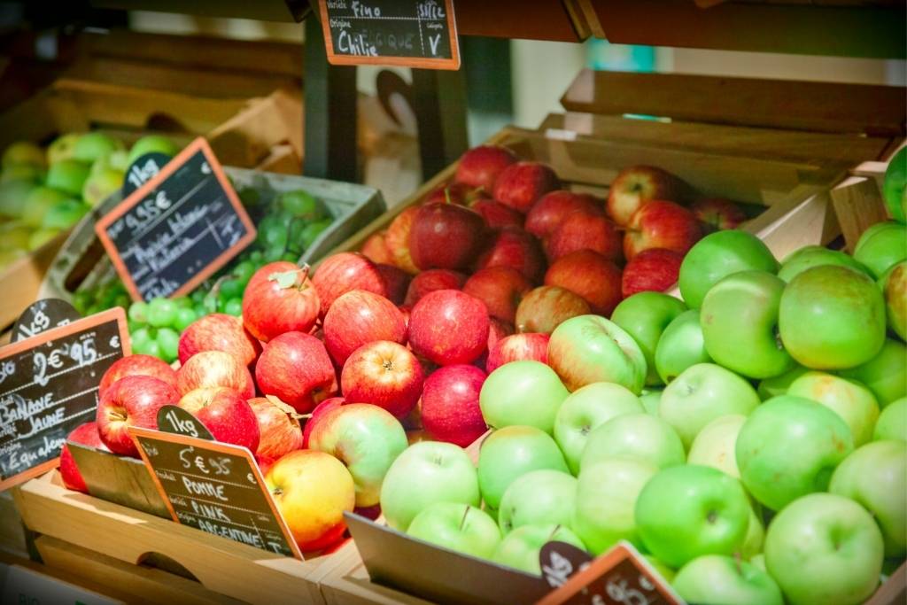 apples in French market