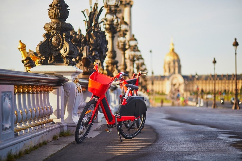 Bike on Pont Alexander Paris