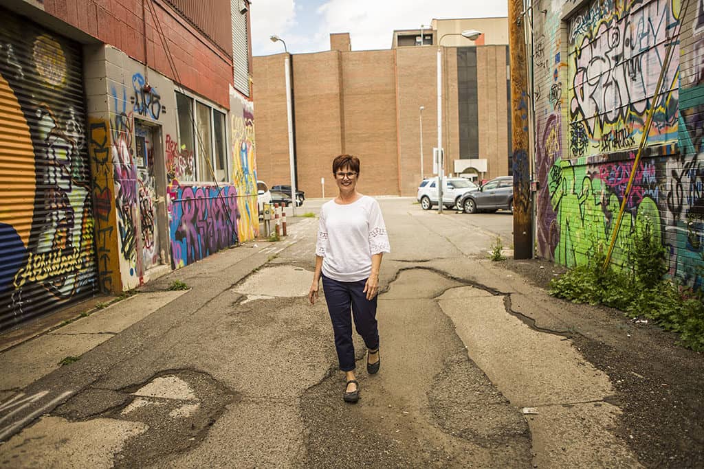 Andi checking out Billings murals in Chico's Summer Travel Collection