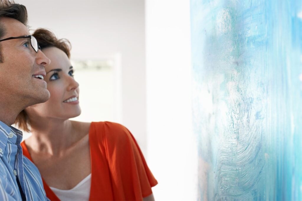 Couple in painting gallery