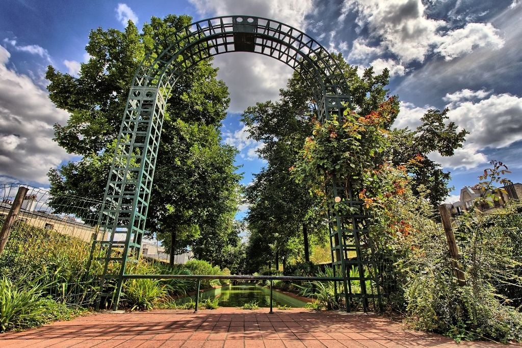 garden arch in La Promenade Plantee Paris