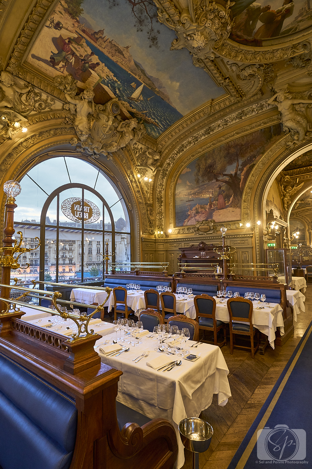 Inside the Le Train Bleu