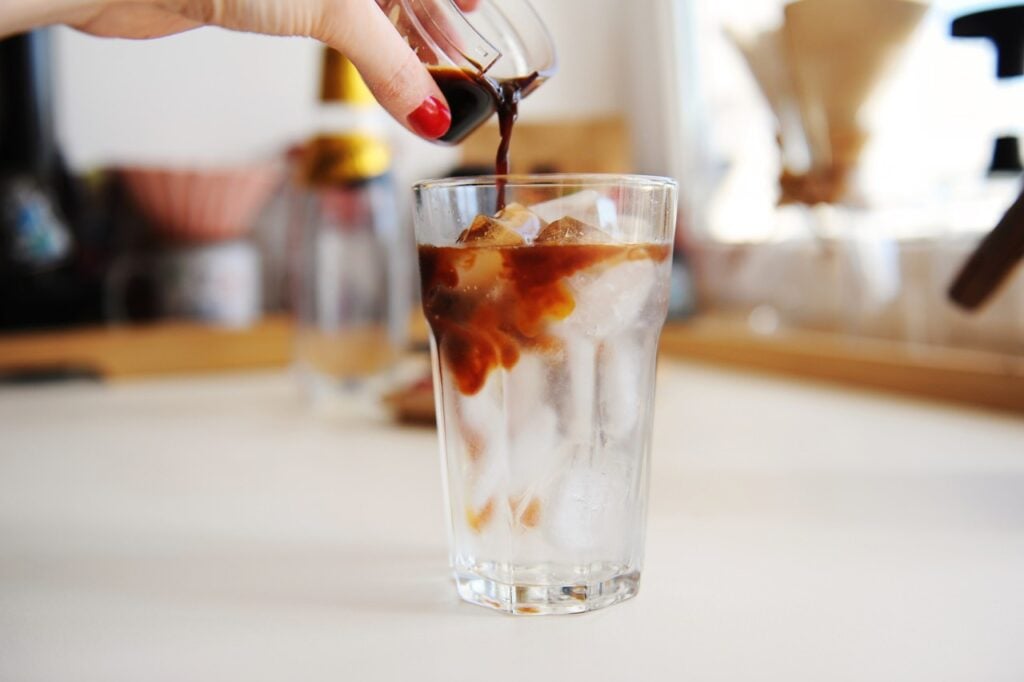 Making espresso tonic