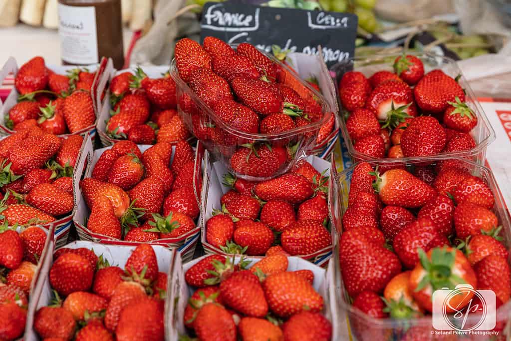 strawberries at the Paris-Bastille-Farmers Market