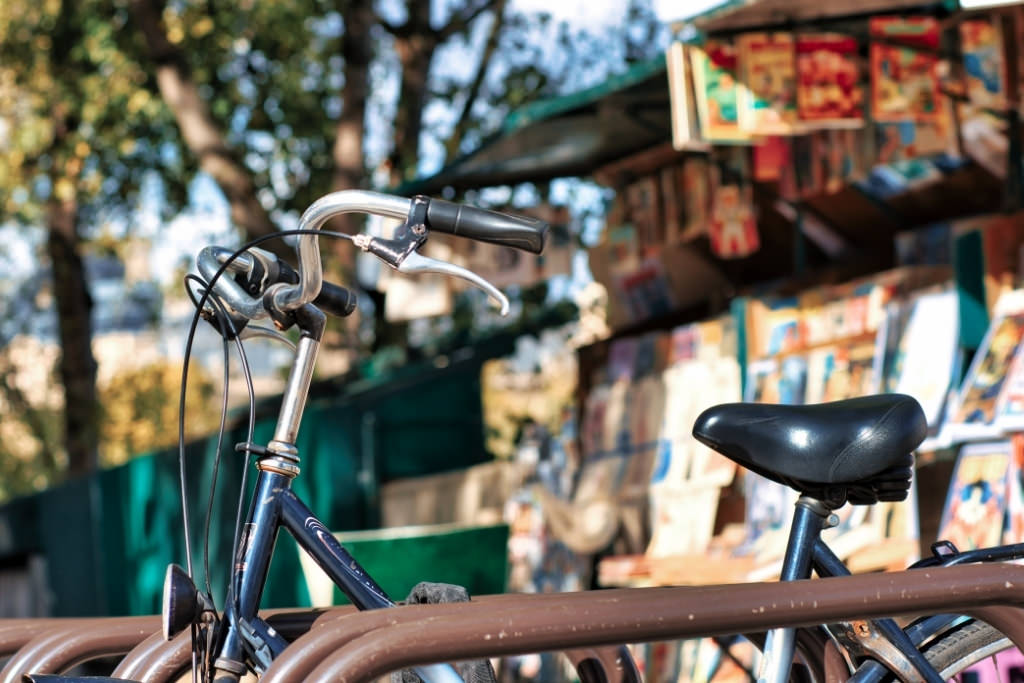 Bike near bookstand in Paris