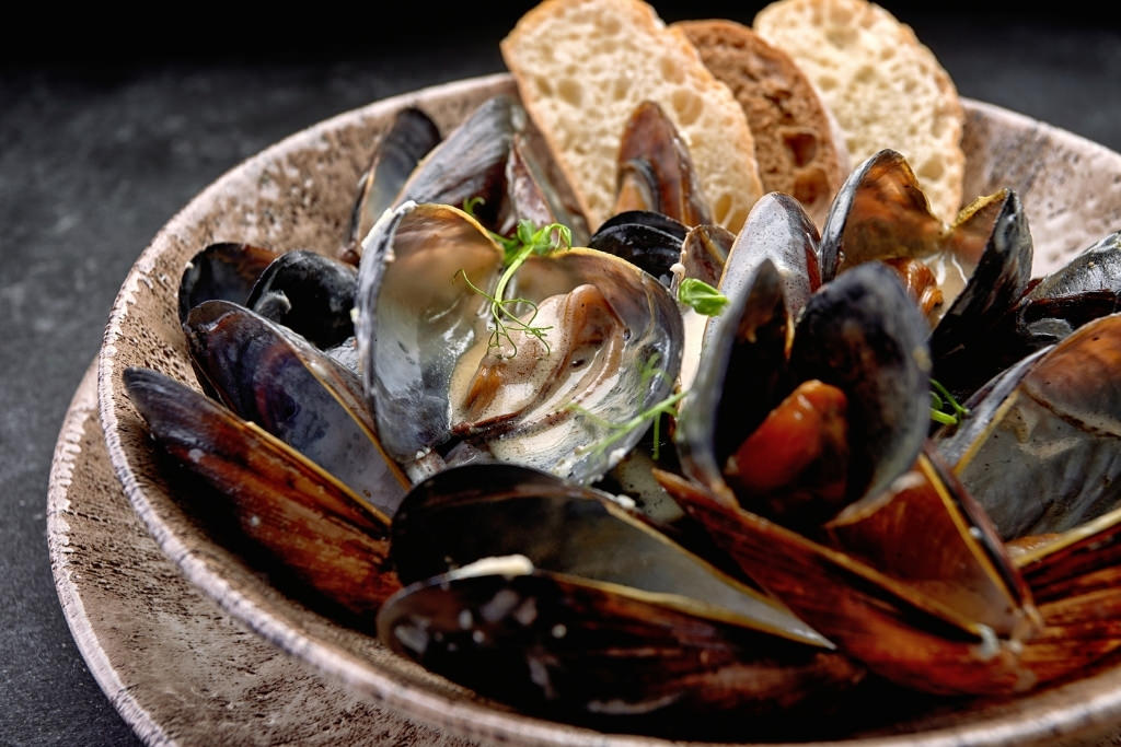 steamed clams and roquefort