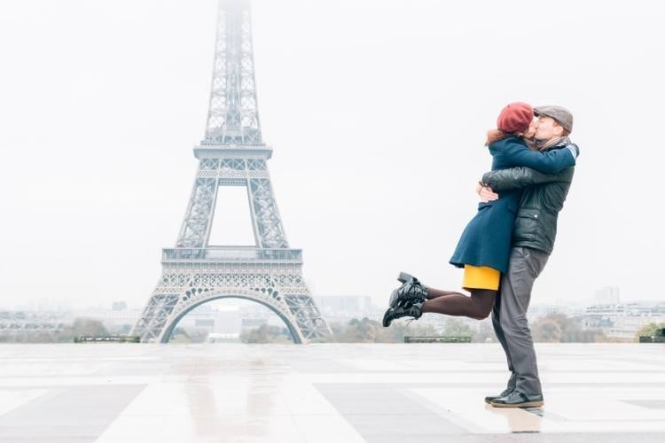 ouple hugging in winter in front of eiffel tower
