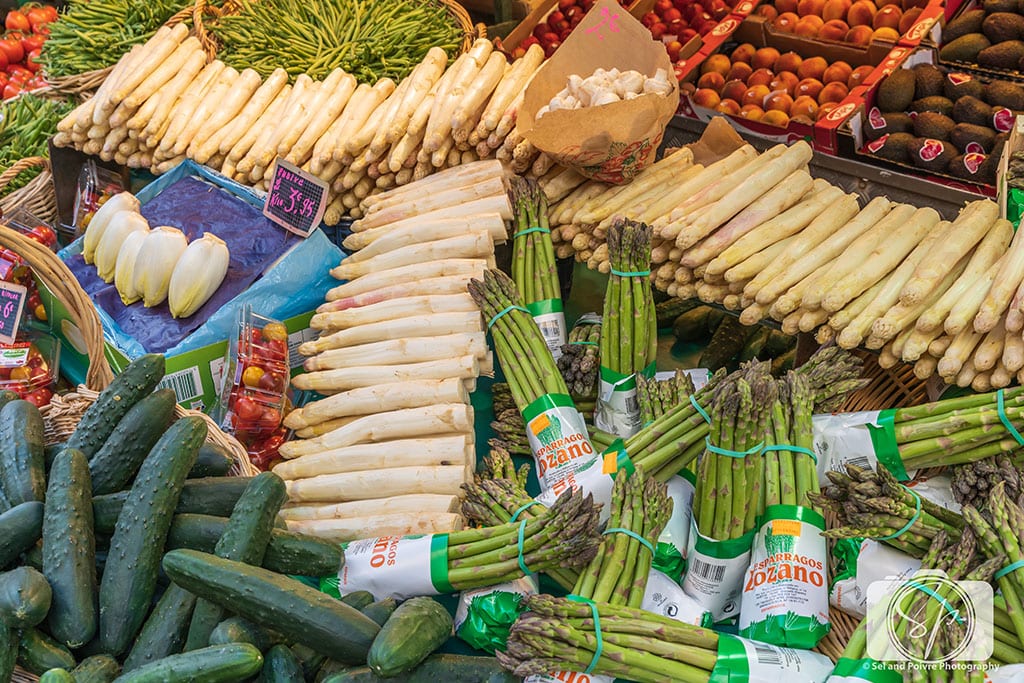 Paris-Rue Poncelet-Market in the 17th Arrondissement