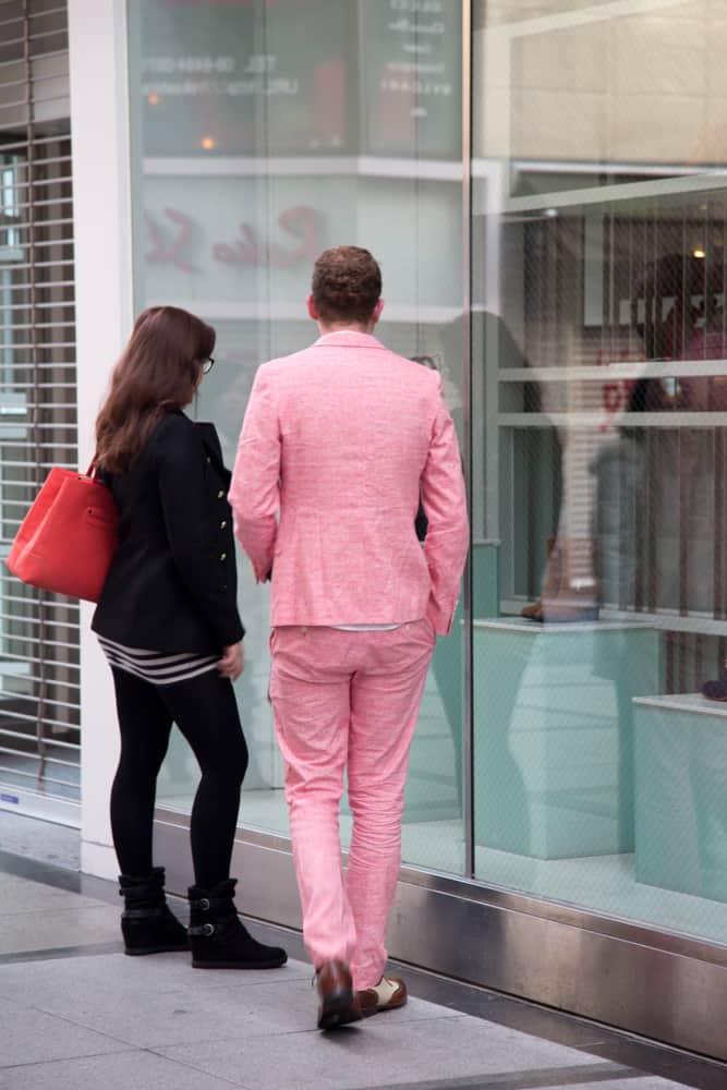 People watching in Osaka-Couple3