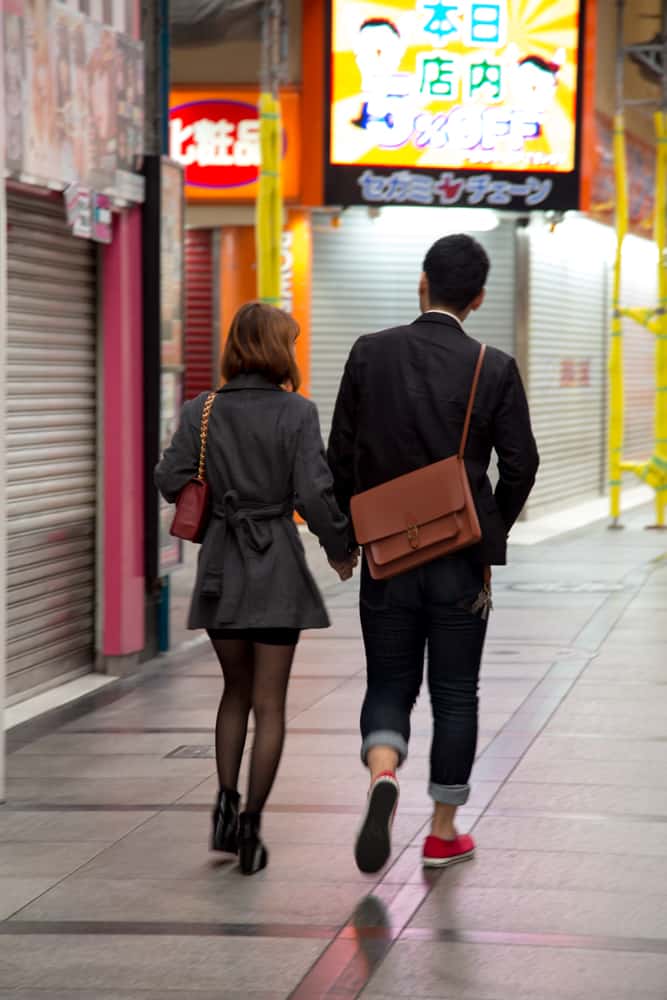 People watching in Osaka-Couple3