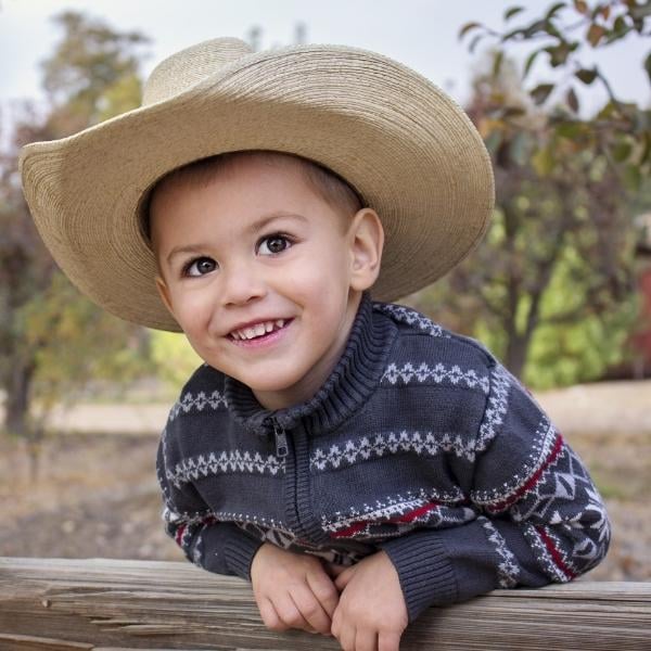 Toddler in cowboy hat